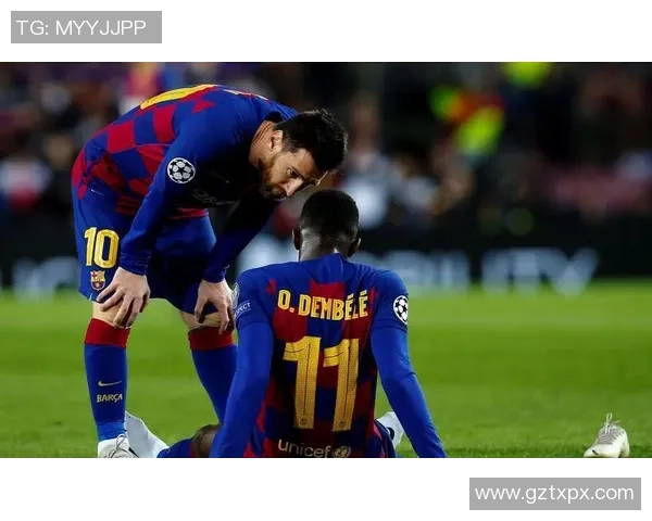 踢足球砸玻璃的球星引发争议 赛场意外背后的故事揭秘